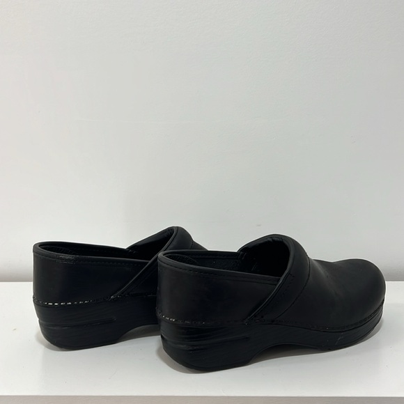 Dansko size 37 oil rubbed black leather clog - Picture 4 of 4